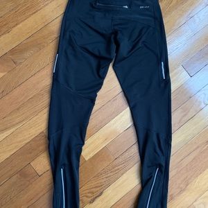Black running leggings with zipper at ankles